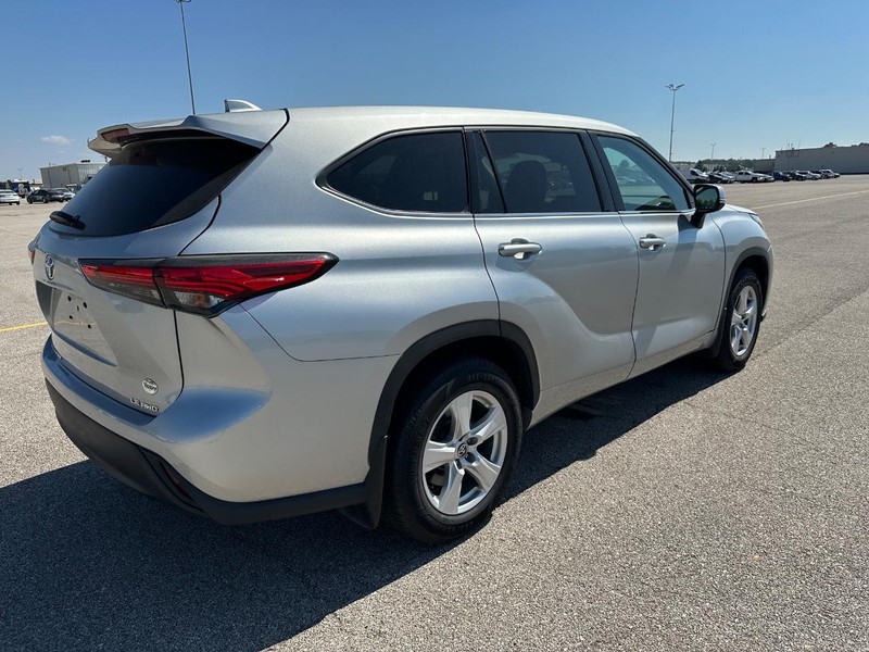 2021 Toyota Highlander LE photo 5