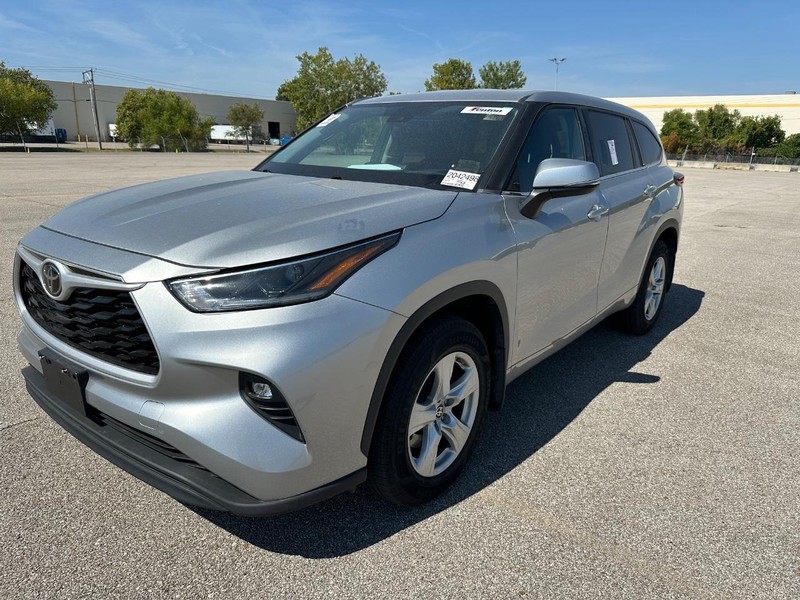 2021 Toyota Highlander LE photo 7