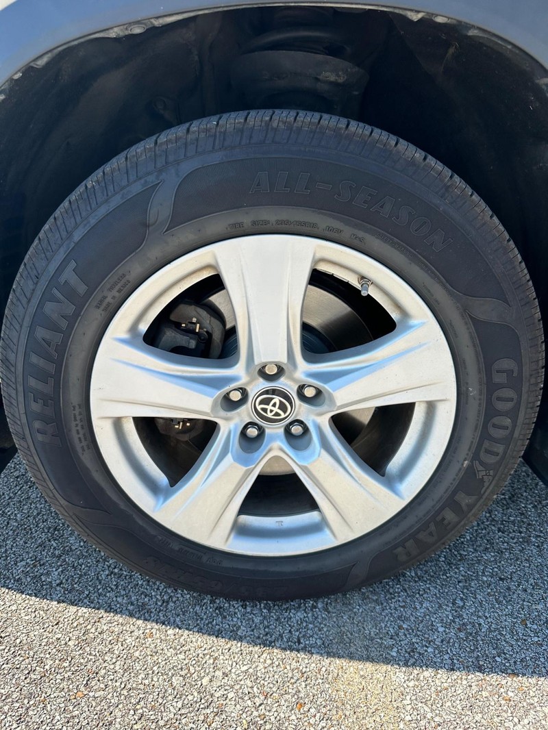 2021 Toyota Highlander LE photo 11