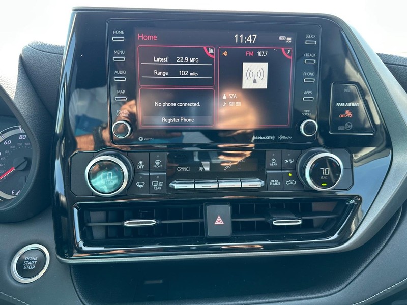 2021 Toyota Highlander LE photo 19