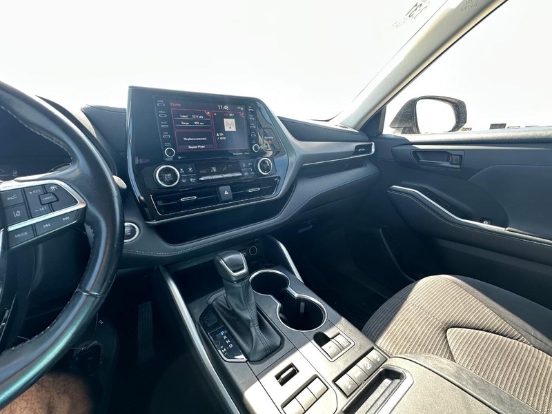 2021 Toyota Highlander LE photo 20