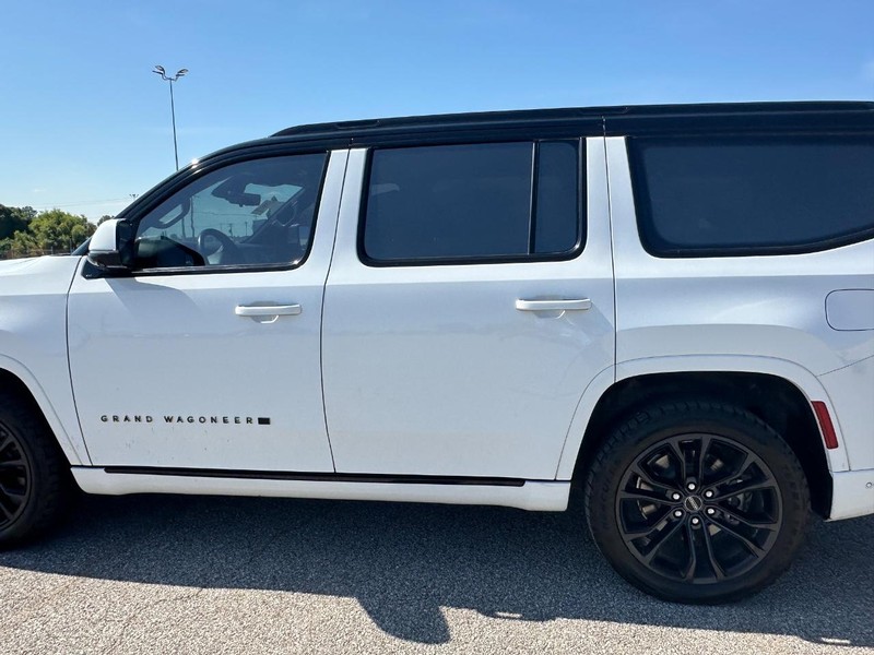 2022 Jeep Grand Wagoneer II photo 6