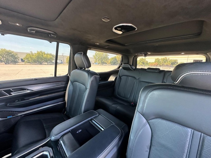 2022 Jeep Grand Wagoneer II photo 12