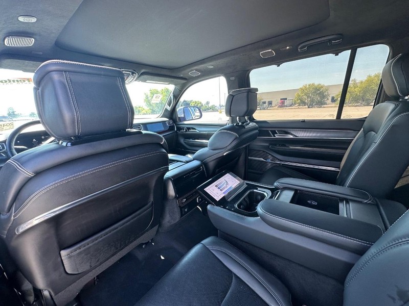 2022 Jeep Grand Wagoneer II photo 13