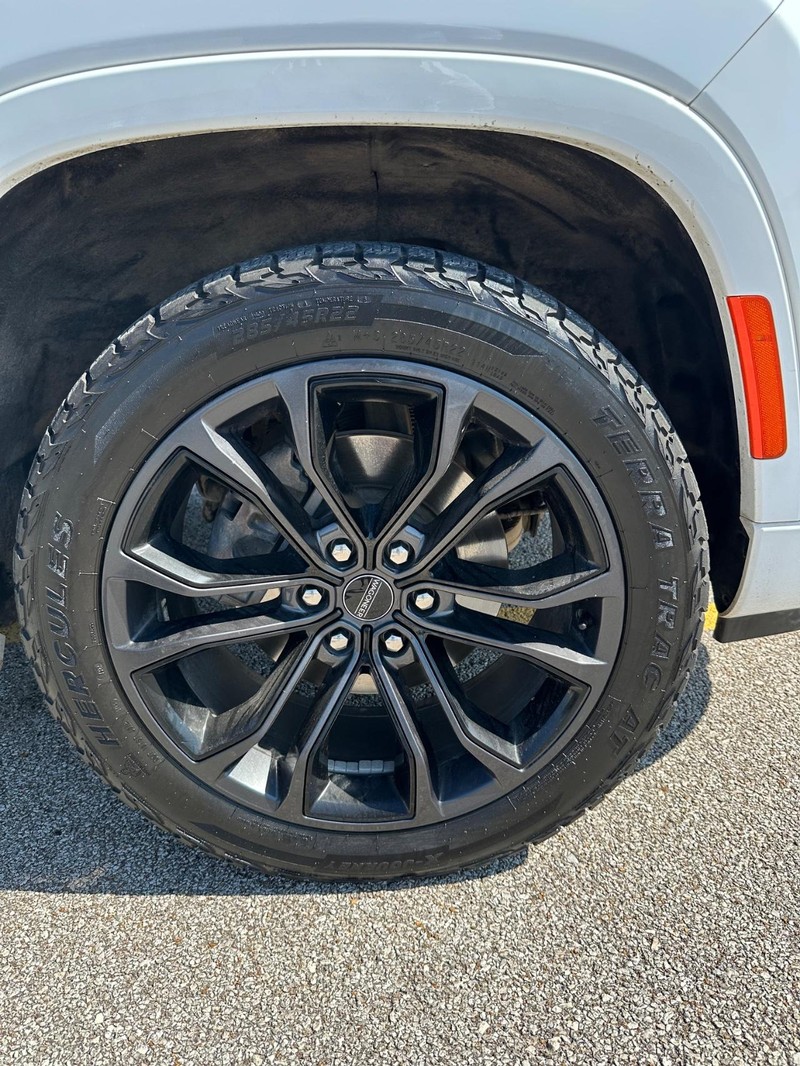 2022 Jeep Grand Wagoneer II photo 15