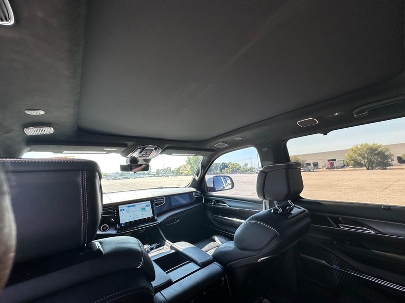 2022 Jeep Grand Wagoneer II photo 17