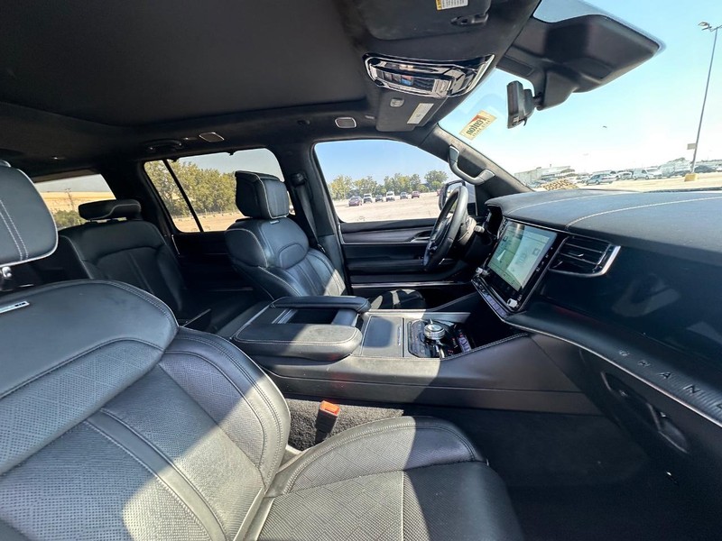 2022 Jeep Grand Wagoneer II photo 19
