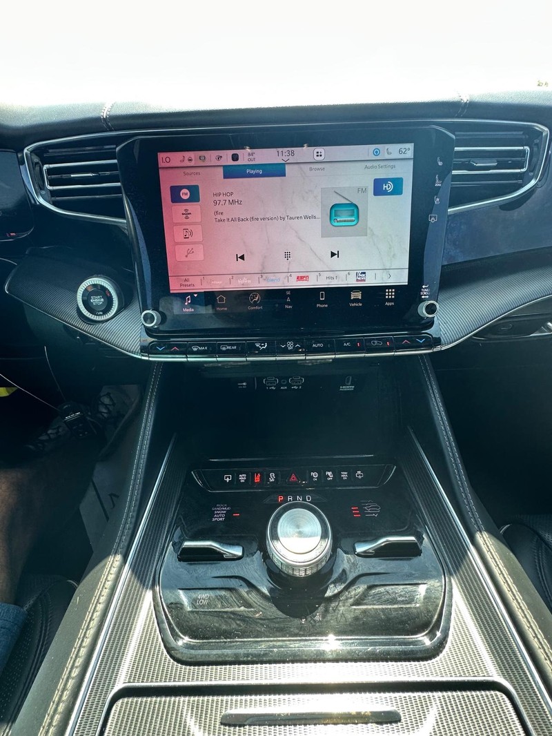 2022 Jeep Grand Wagoneer II photo 21