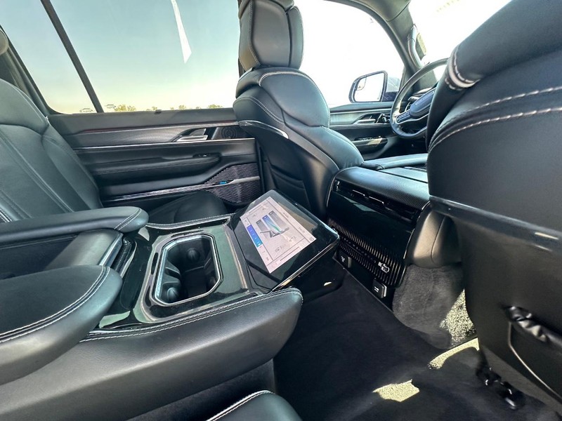 2022 Jeep Grand Wagoneer II photo 22