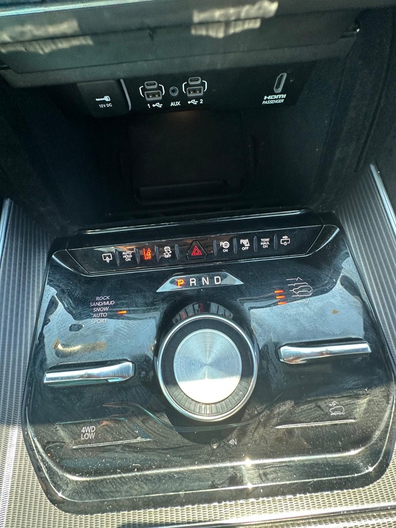 2022 Jeep Grand Wagoneer II photo 26