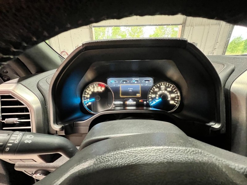 2015 Ford F-150 Platinum photo 20