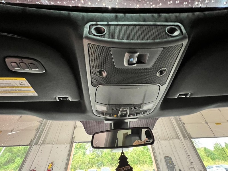 2015 Ford F-150 Platinum photo 22