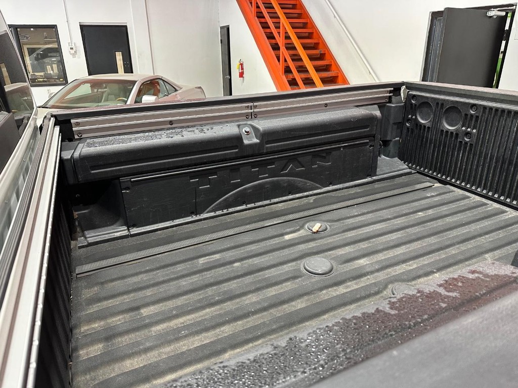 Nissan Titan XD Vehicle Full-screen Gallery Image 14