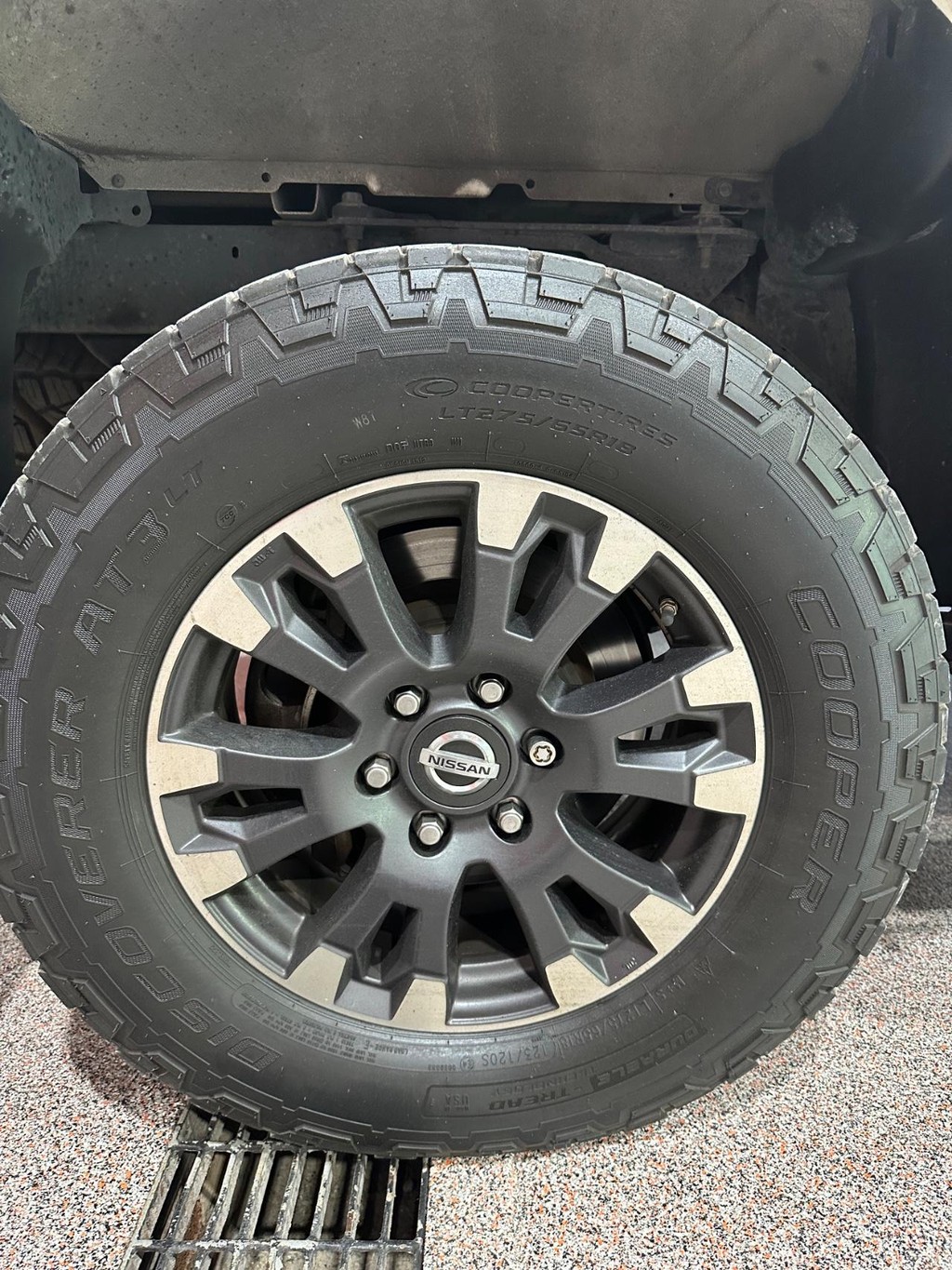 Nissan Titan XD Vehicle Full-screen Gallery Image 16