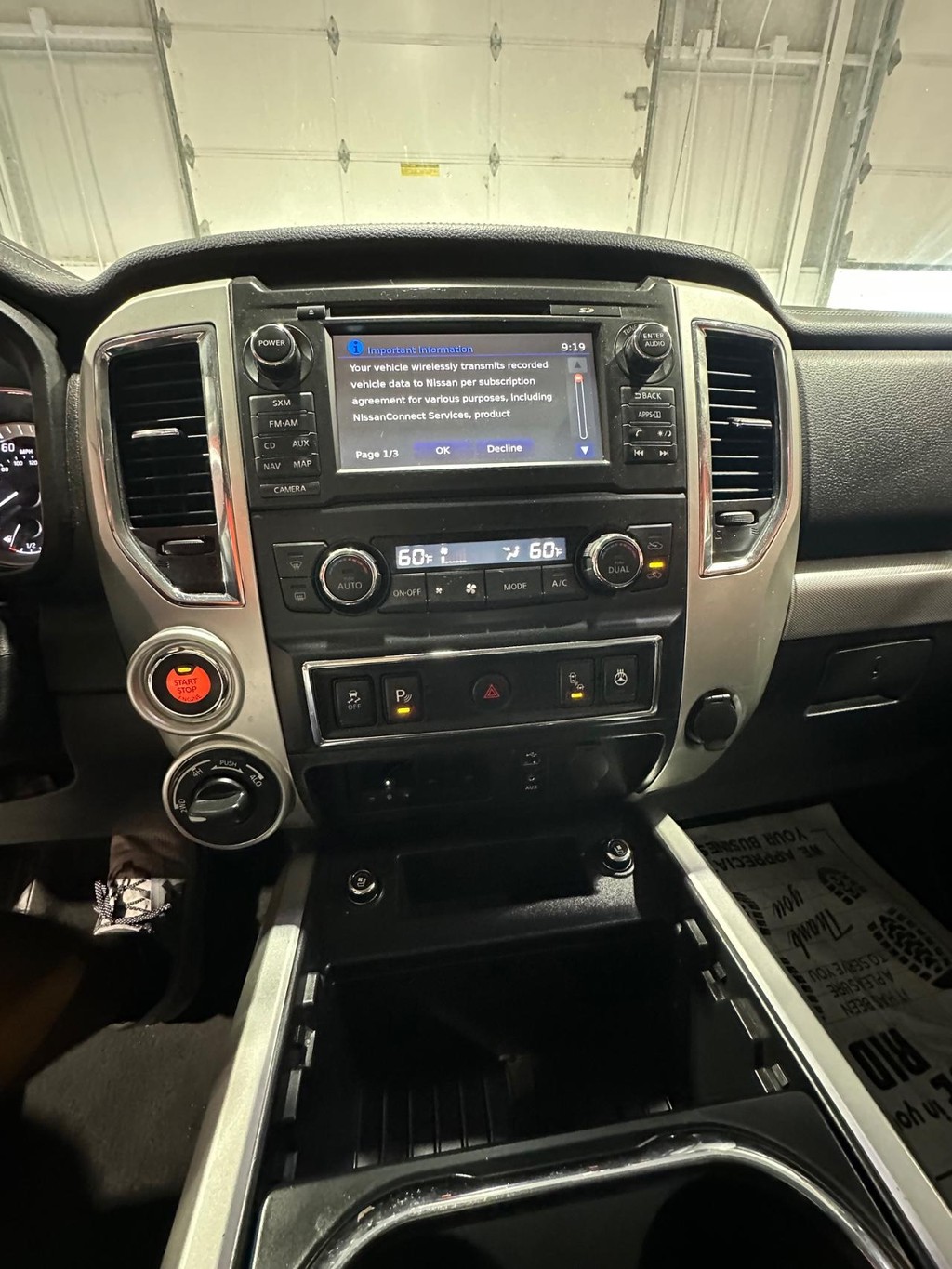 Nissan Titan XD Vehicle Full-screen Gallery Image 24