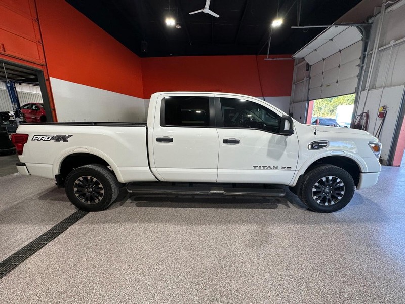 2018 Nissan Titan PRO-4X photo 2