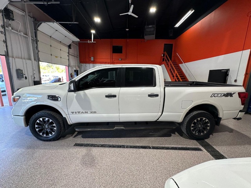 2018 Nissan Titan PRO-4X photo 4