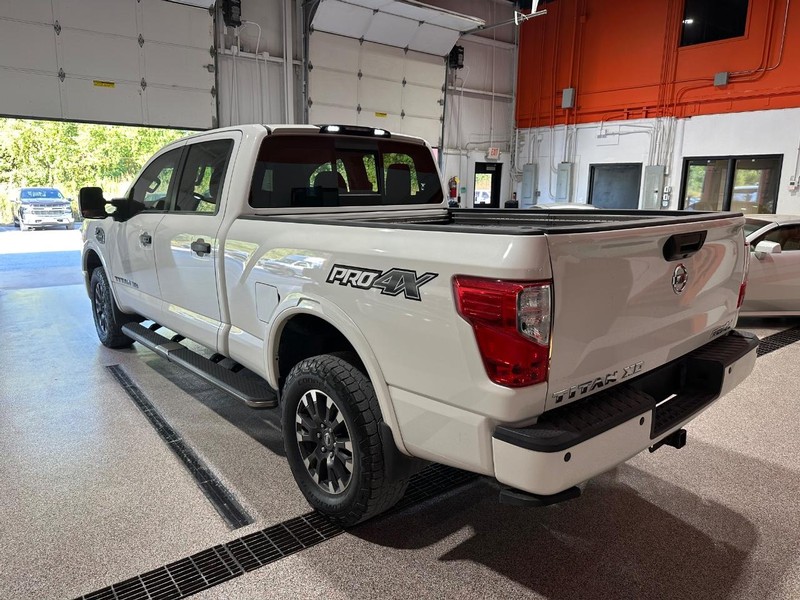 2018 Nissan Titan PRO-4X photo 5