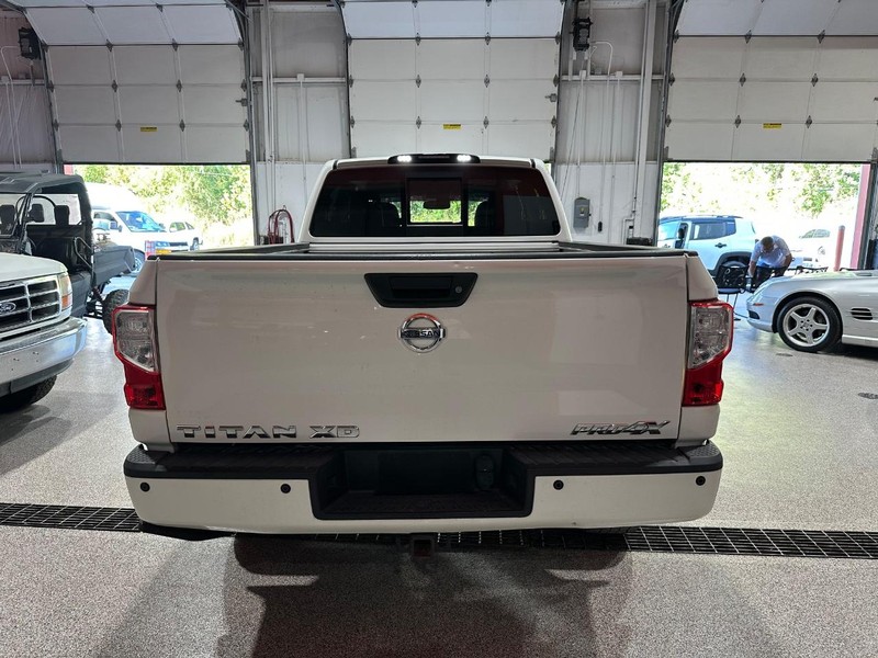 2018 Nissan Titan PRO-4X photo 6