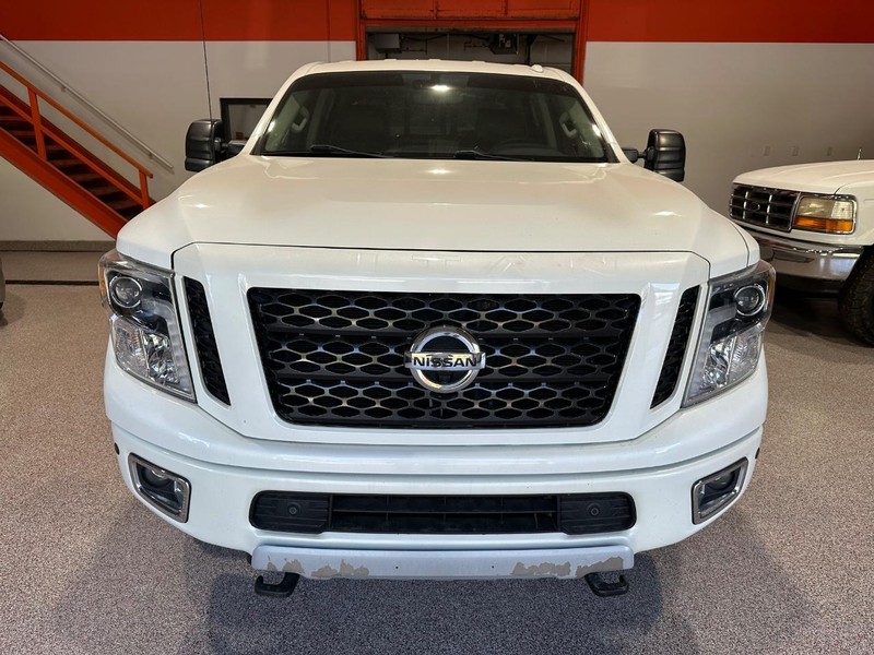 2018 Nissan Titan PRO-4X photo 8