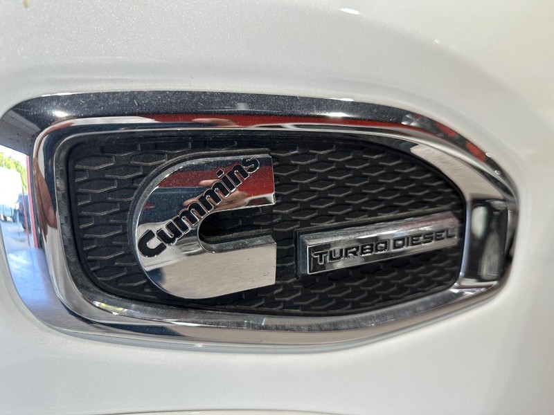 2018 Nissan Titan PRO-4X photo 12