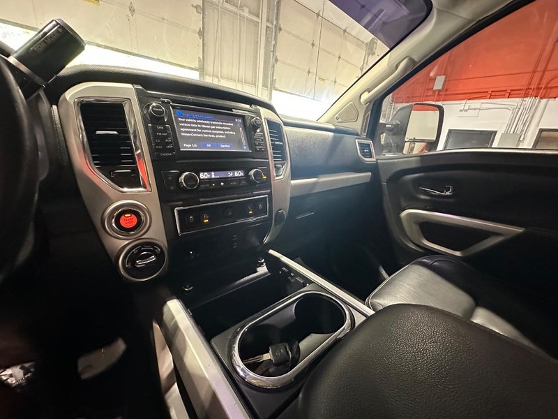 2018 Nissan Titan PRO-4X photo 22