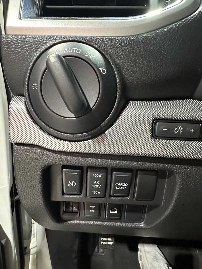 2018 Nissan Titan PRO-4X photo 25