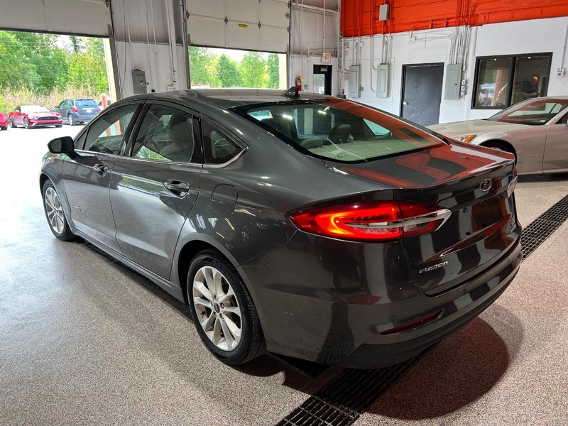 2019 Ford Fusion Hybrid SE photo 3