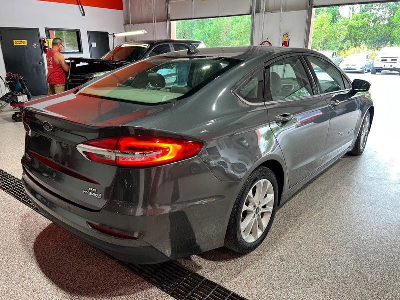 2019 Ford Fusion Hybrid SE photo 5
