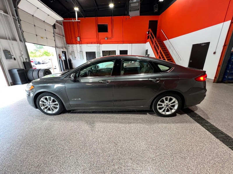 2019 Ford Fusion Hybrid SE photo 8