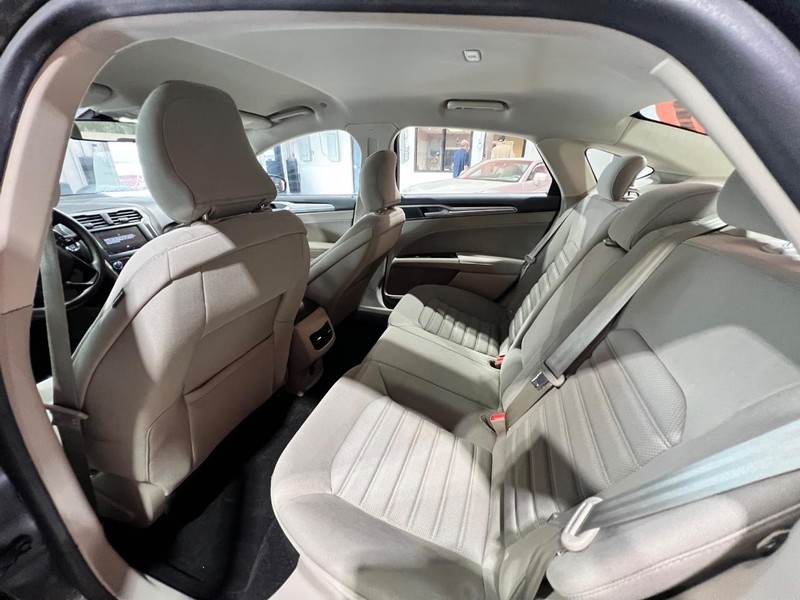 2019 Ford Fusion Hybrid SE photo 9