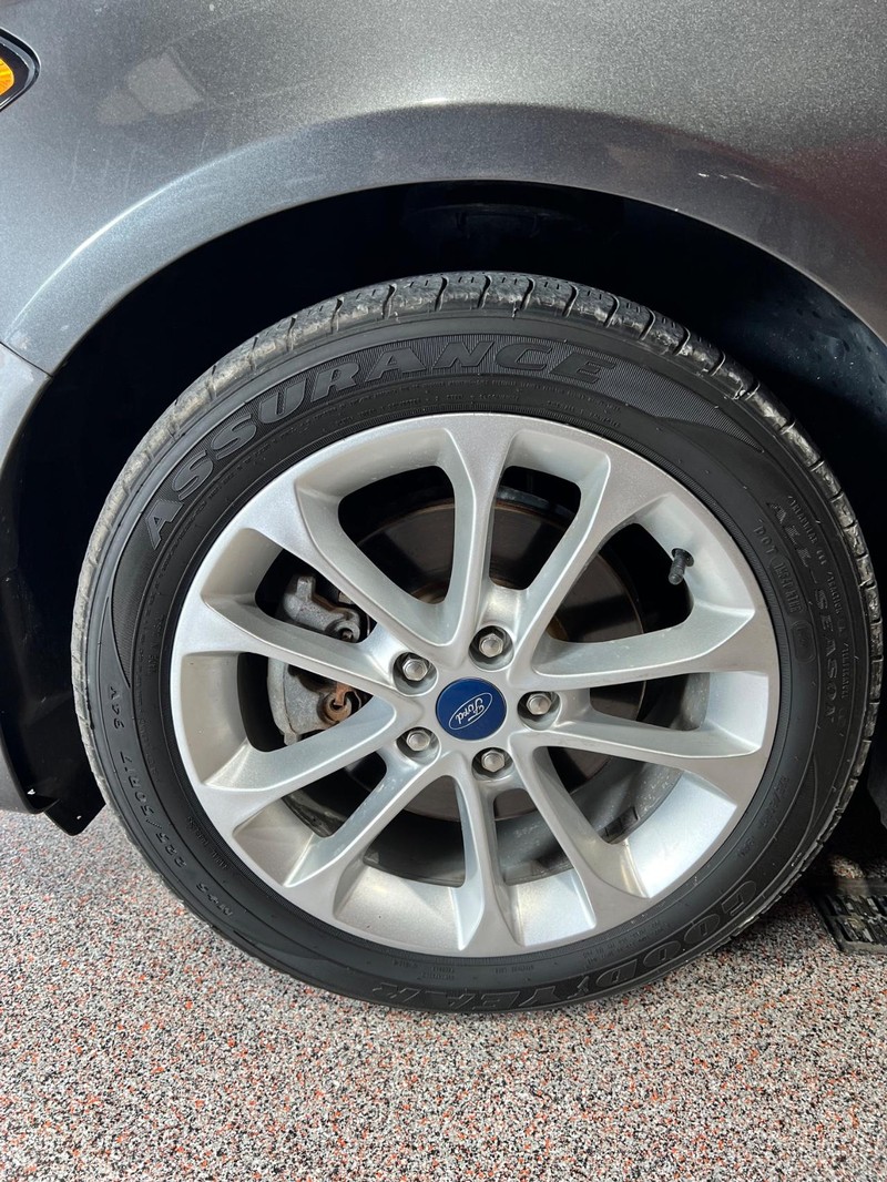 2019 Ford Fusion Hybrid SE photo 11