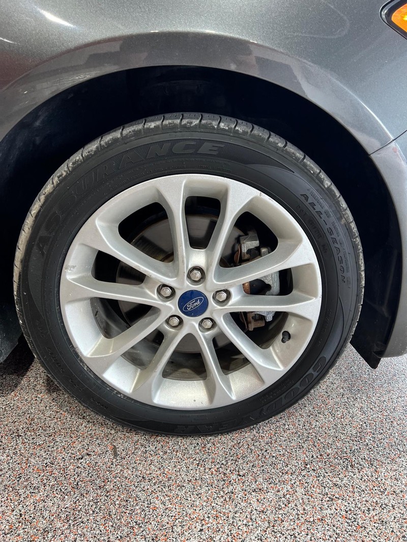 2019 Ford Fusion Hybrid SE photo 12