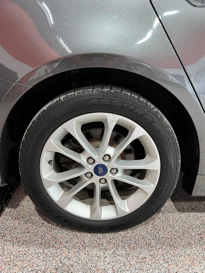 2019 Ford Fusion Hybrid SE photo 13