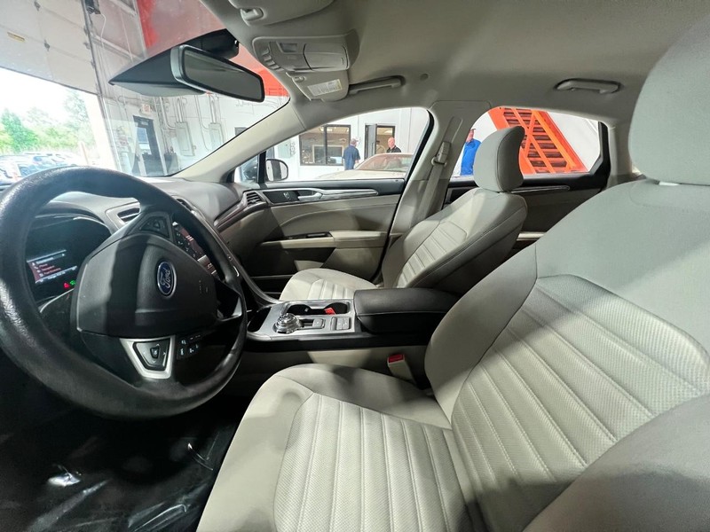 2019 Ford Fusion Hybrid SE photo 14