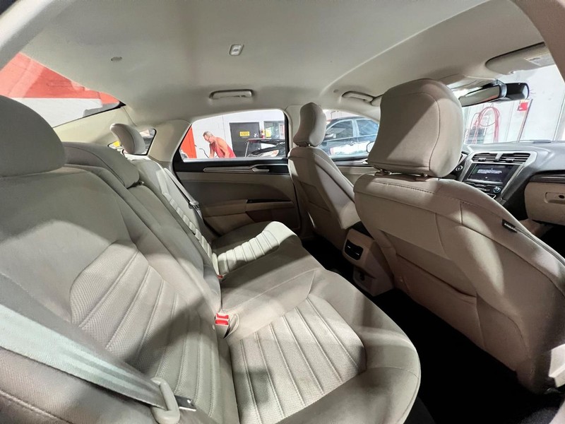 2019 Ford Fusion Hybrid SE photo 16