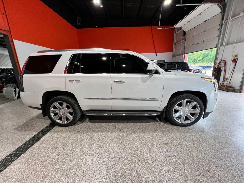 Cadillac Escalade Vehicle Full-screen Gallery Image 04