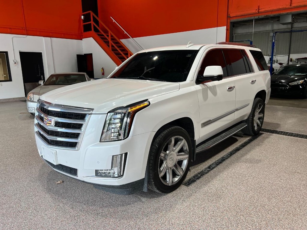 Cadillac Escalade Vehicle Full-screen Gallery Image 05