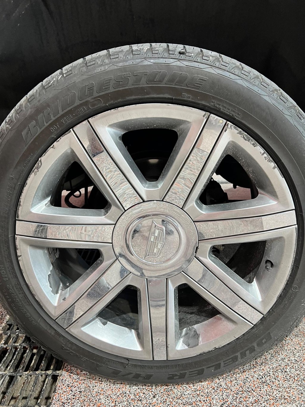 Cadillac Escalade Vehicle Full-screen Gallery Image 14