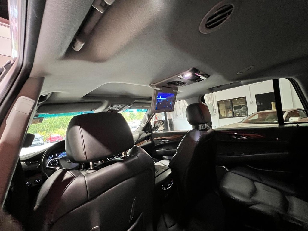 Cadillac Escalade Vehicle Full-screen Gallery Image 15