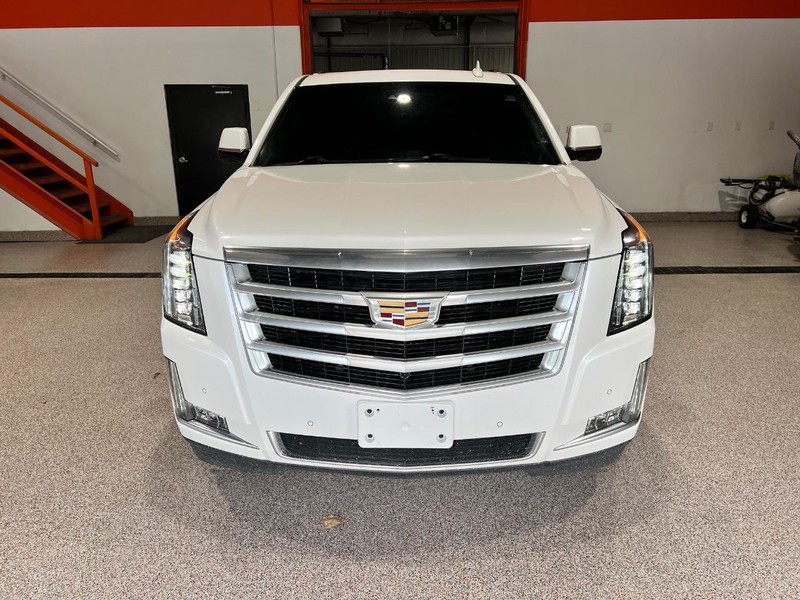 2016 Cadillac Escalade Luxury photo 10