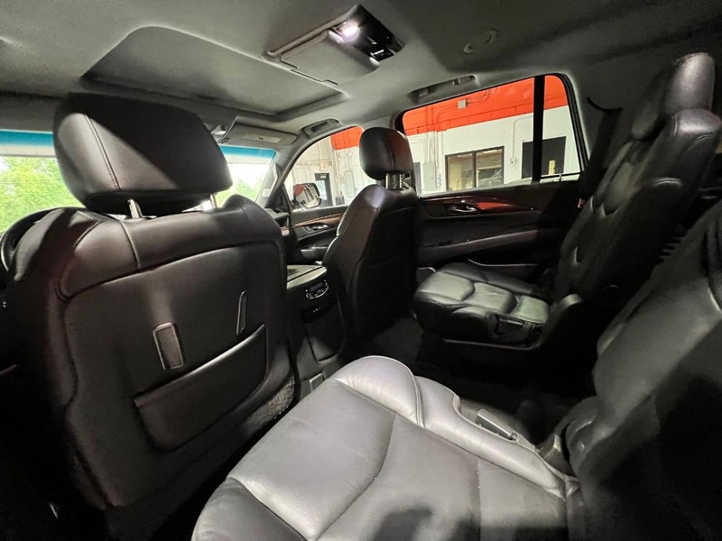 2016 Cadillac Escalade Luxury photo 12