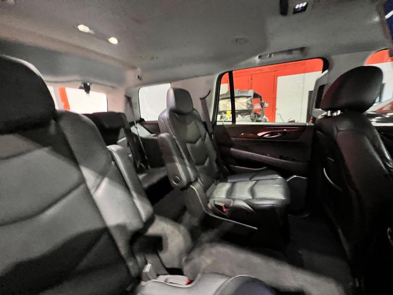 2016 Cadillac Escalade Luxury photo 21