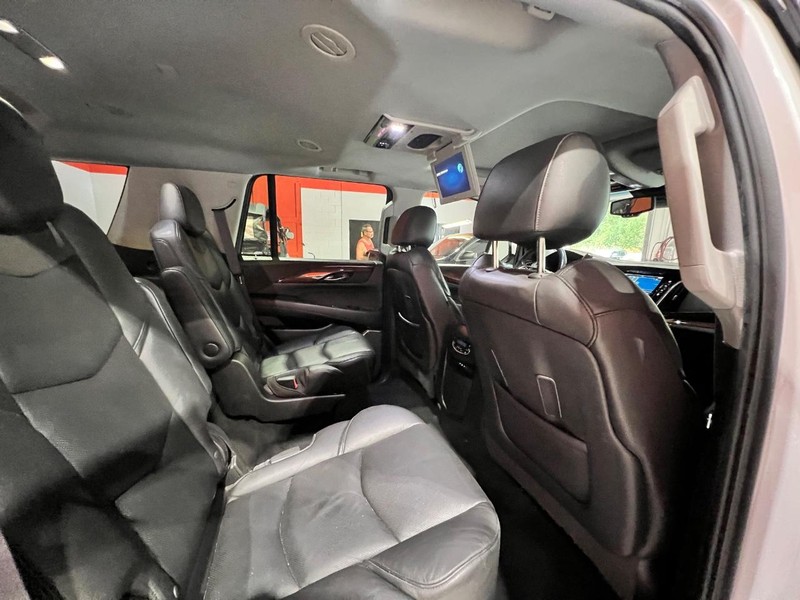 2016 Cadillac Escalade Luxury photo 22