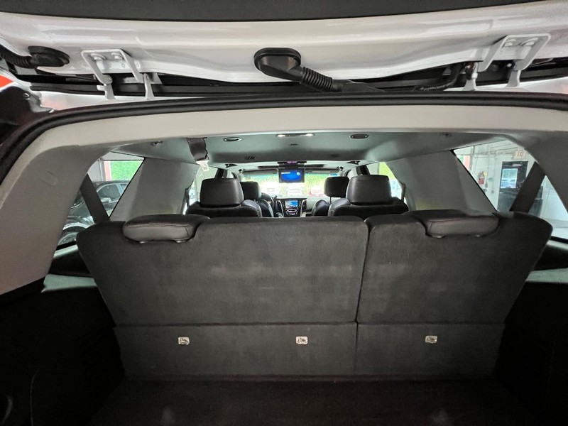 2016 Cadillac Escalade Luxury photo 24