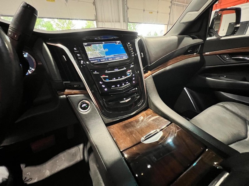 2016 Cadillac Escalade Luxury photo 26