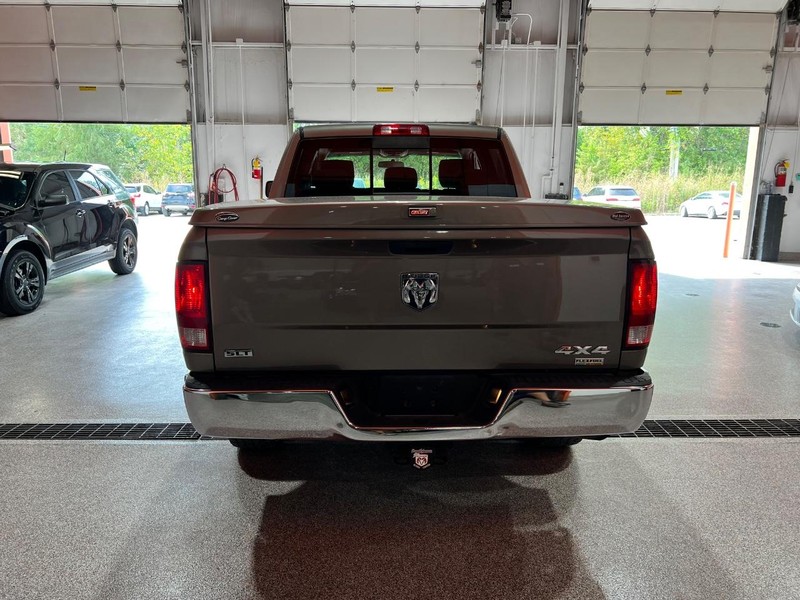 2009 Dodge Ram SLT photo 2