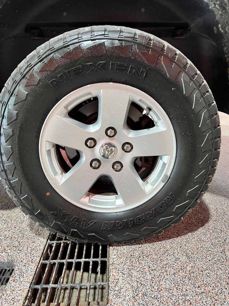 2009 Dodge Ram SLT photo 8