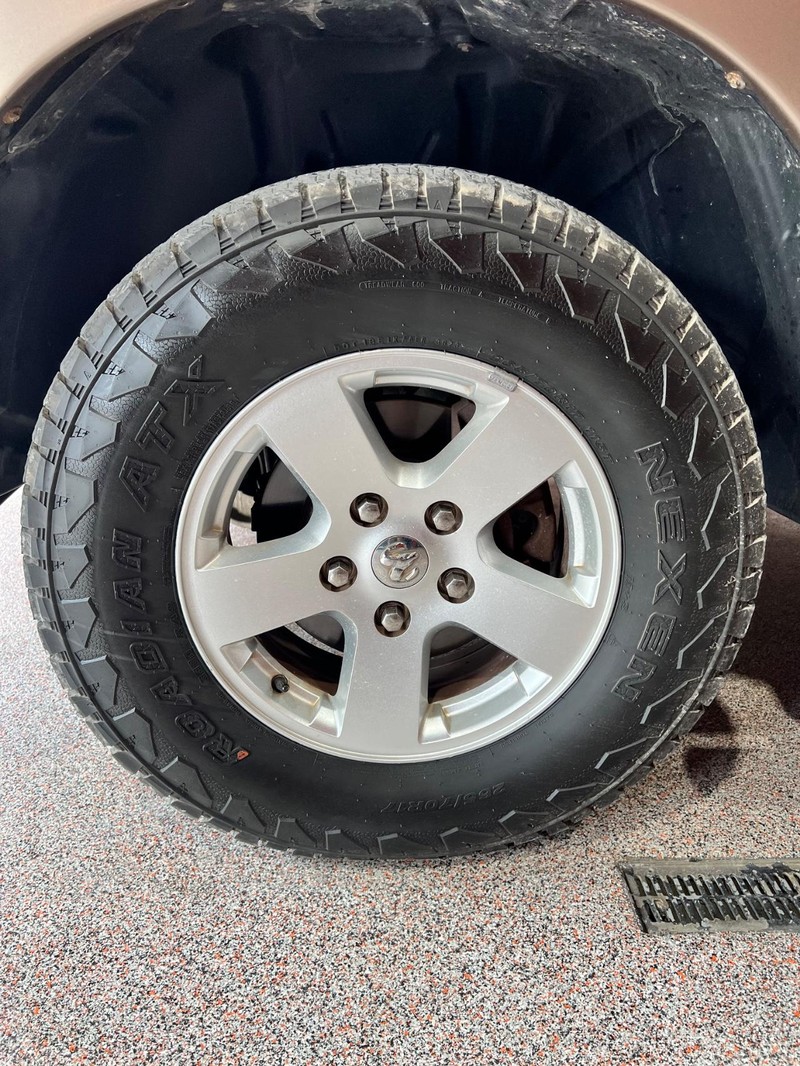 2009 Dodge Ram SLT photo 9