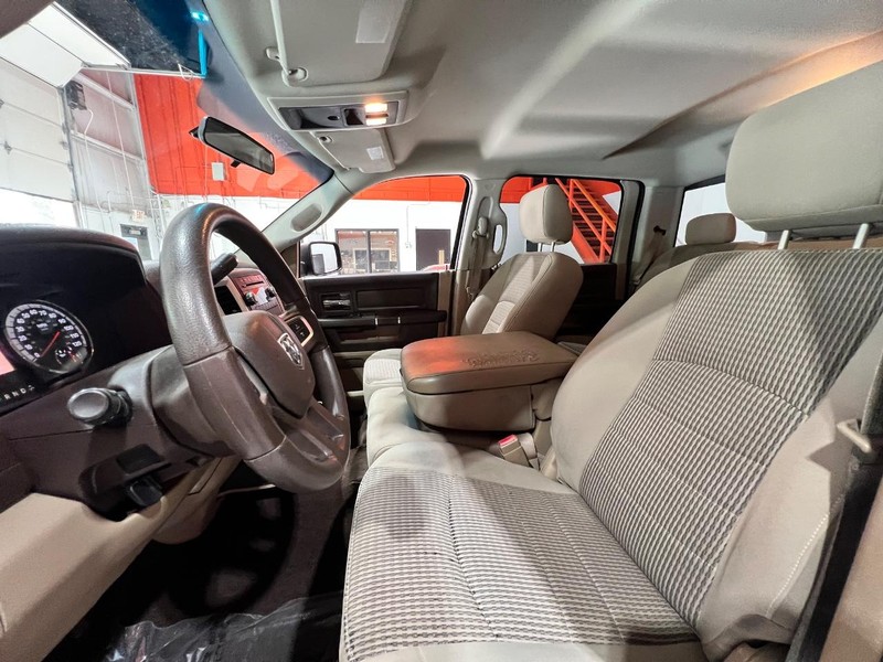 2009 Dodge Ram SLT photo 11